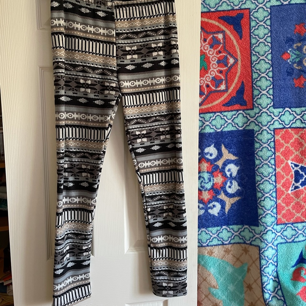 Patterned fleece lined leggings